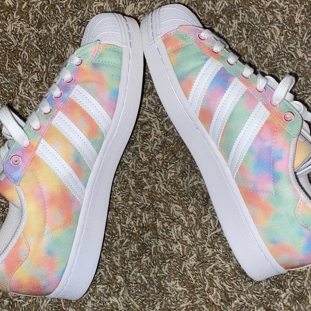 Adidas Sneakers